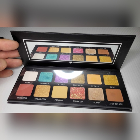 Boxy charme eyeshadow palette - Picture 2 of 3